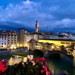 Ponte Vecchio View Luxury Apartment