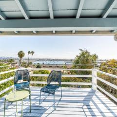 La Playa Abode Adorable home with good space and breathtaking views of the city and ocean