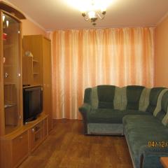 Комфортная 2-комнатная Новопречистенская 1, Три раздельных двуспальных места