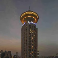 Eastern Hub - Brand New Apartment Near the Bund, Nanjing Road, Yuyuan Garden, Sunny 3 Bedrooms 100m from Metro Station - Hizvo