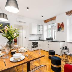 Main Square Apartments - LoftAffair