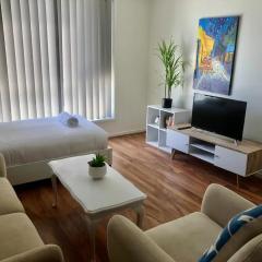 Bright 1 Bedroom Apartment 5km to Surfers Paradise