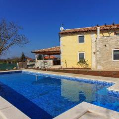 Istrian villa Orbanići with private pool for up to 12 persons