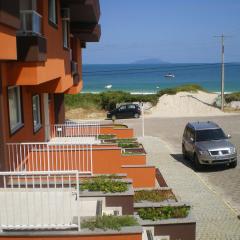 Praia de Quatro Ilhas a 50 metros do mar