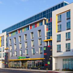 Holiday Inn Express North Hollywood - Burbank Area, an IHG Hotel