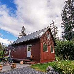 Secluded Seward Home Patio, 2 Mi to Kenai Fjords!