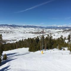 Ski-In and Ski-Out Condo with Mtn Views, All-Season Fun!