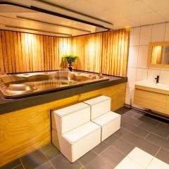 Luxus Familienvilla mit Jacuzzi & Sauna