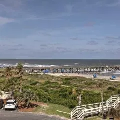 Beachfront Isle of Palms Condo with Balcony and Pool!