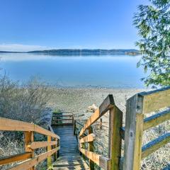 Cozy Beachouse View and Deck, Steps from Skagit Bay