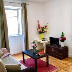 32 2 - Heart of Lisbon Private Apartment, Bairro Alto