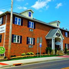 Lodging on the Square