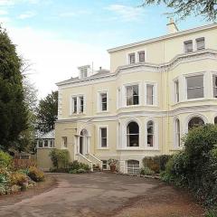 Clifton Spacious 3 Bed Apt & Parking-Simply Check In