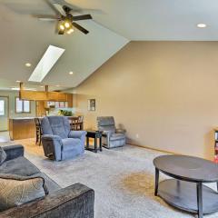 Elwood Townhome with Patio - 7 Mi to Johnson Lake