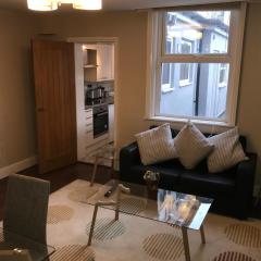 Ground Floor Contemporary 1 Bed Apartment