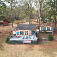 Lakeside Pleasure Island Cabin with Deck and Gas Grill