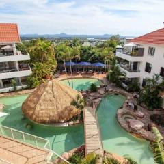 Haven on Noosa Hill - sunset views, pools, spa