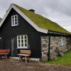 Turf house in Saksun with panoramic view