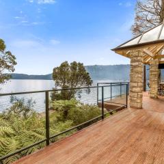 Lakefront Sublime - Lake Rotoiti Holiday Home