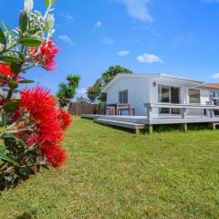 Pohutukawa Breeze - Papamoa Beach Holiday Home