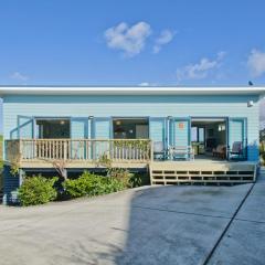 The Blue Cottage with WiFi- Waipu Holiday Home