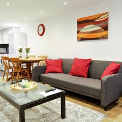 STYLISH 2 BEDROOM APARTMENT IN THE HEART OF GREENWICH