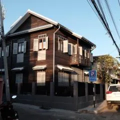 บ้านเสงี่ยม-มณี Baan Sa ngiam-Manee