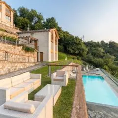 beautiful poolside and stunning lake view Gardenia