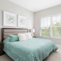 4 BR 4 BA Deluxe Villa 5 min to Disney Family getaway