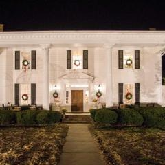 Historic Cedar Hill Mansion on Large Farm with Pool!