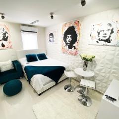 Luxury Studio Apartment IN Downtown! 23