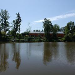 Florennes Gîte neuf 150 M2 devant un grand lac privé de 2 hectares poissonneux au milieu des bois