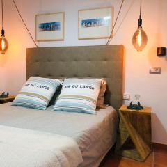 5 min walk from Yumbo! 128