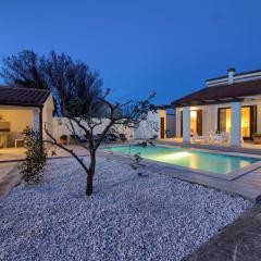 Cozy villa Nina with private pool near Pula, 2km from the beach