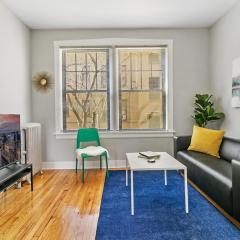 Sophisticated 1BR Apt in Lakeview near Shops - Belmont C2