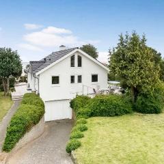 3 Bedroom Lovely Home In Hejls