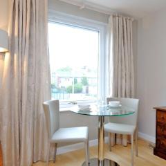 Fonthill Apartment - central, free parking off street