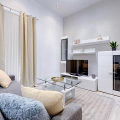 Gorgeous 1BR Apartment steps to the Promenade