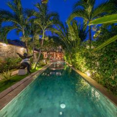 Villa Teman - Luxury 4BR Villa in Central Seminyak - HUGE POOL