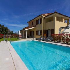 Complex of 2 villas Olivia-Mar, 2 private pools, up to 20 persons only 200m from the beach
