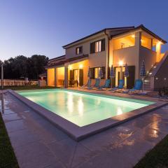 Luxury Villa Olivia with pool , 200m from the beach