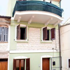 N216 - Numana, cielo-terra nei vicoli a 200mt dal mare