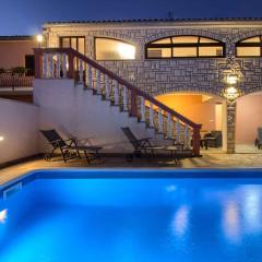 Wonderful villa Dvori with private pool for 12 persons near Pula