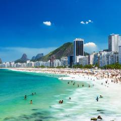 Apartamento TOP em Copacabana na quadra da praia! Sol, praia e muito conforto!