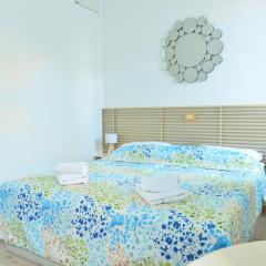 En-suite Iris on Rokova Street - 5 min Walk to the Old Town of Split