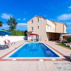 Awesome Home In Cere With 8 Bedrooms, Wifi And Outdoor Swimming Pool