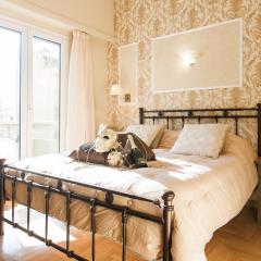 A Modern Antique Central 3 Bedroom Simple Apartment near to Acropolis