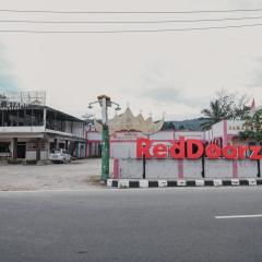 RedDoorz Syariah near Kebun Raya Liwa