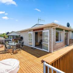 Central Riverside Retreat - Taupo Holiday Home