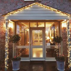 The Coach House at Lodge Farm with Hot Tub